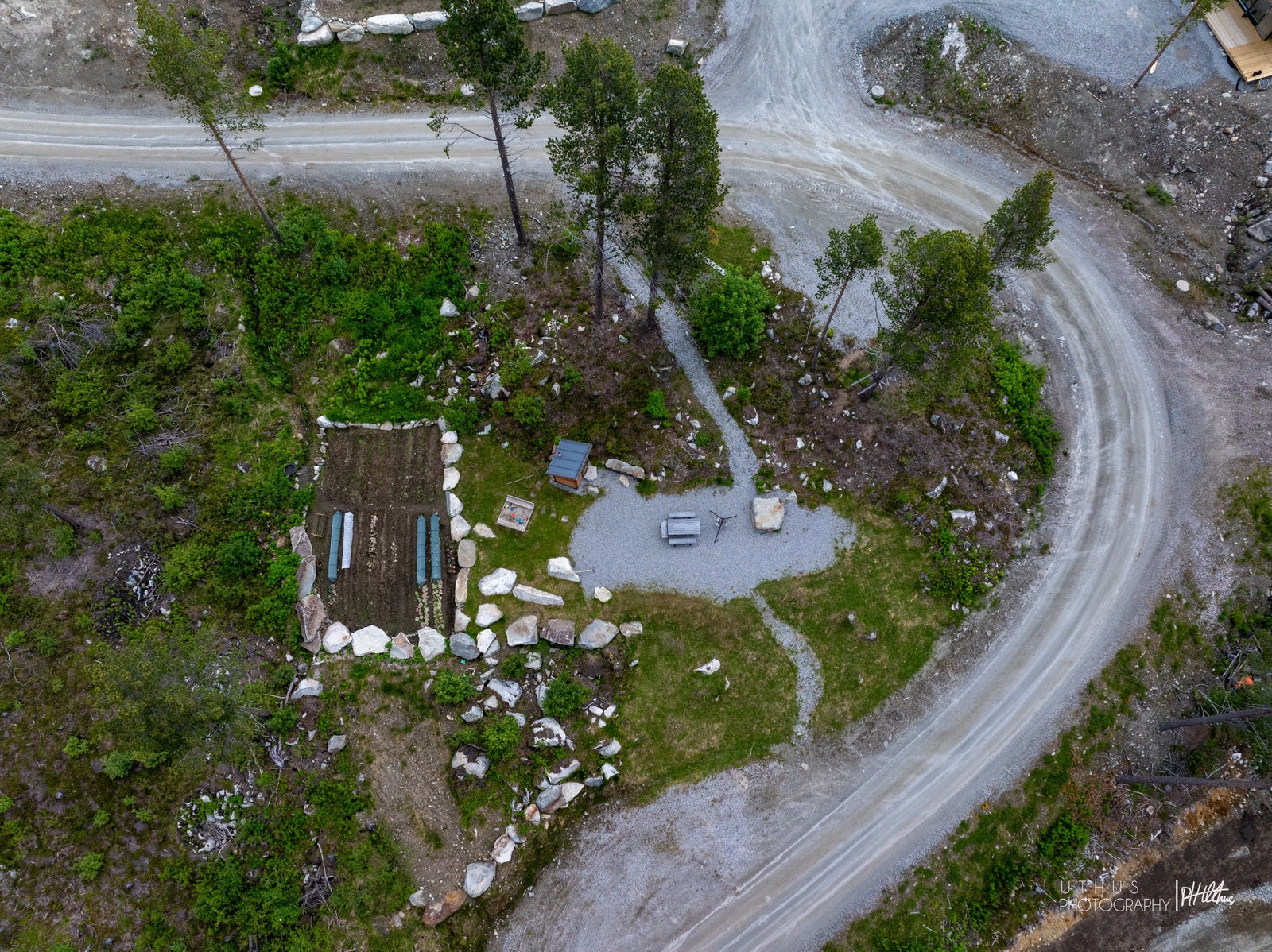Et hyggelig samlingspunkt for både store og små. Området innbyr både til de korte ettermiddagstreffene, eller hyggelige, sene kvelder med nabo og venner. Galleribilde