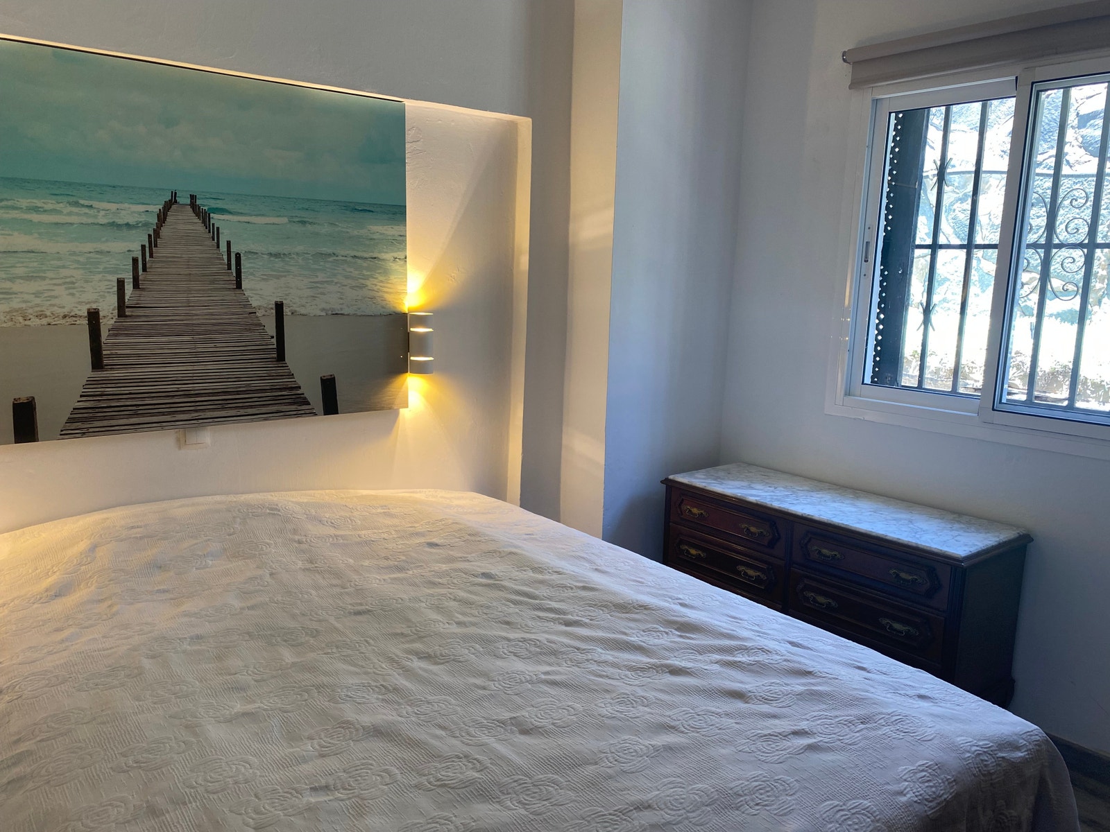 Lyst og trivelig soverom Galleribilde