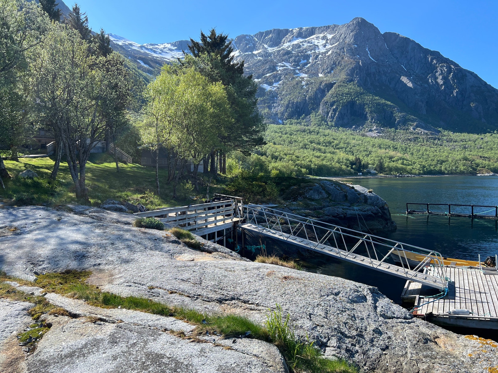 Andalshatten i bakgrunnen - 962 moh Galleribilde
