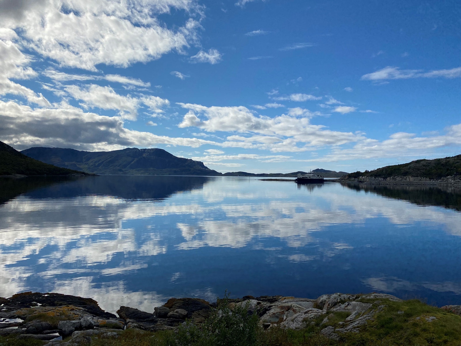 Stille over fjorden Galleribilde