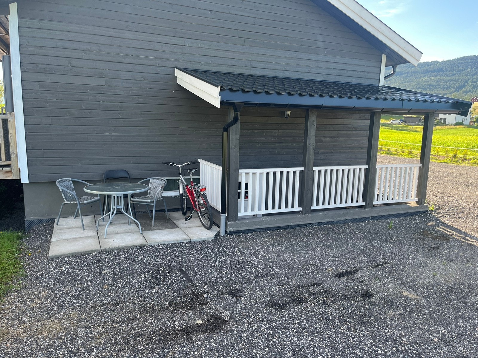 Parkering å liten sittegruppe ute Galleribilde