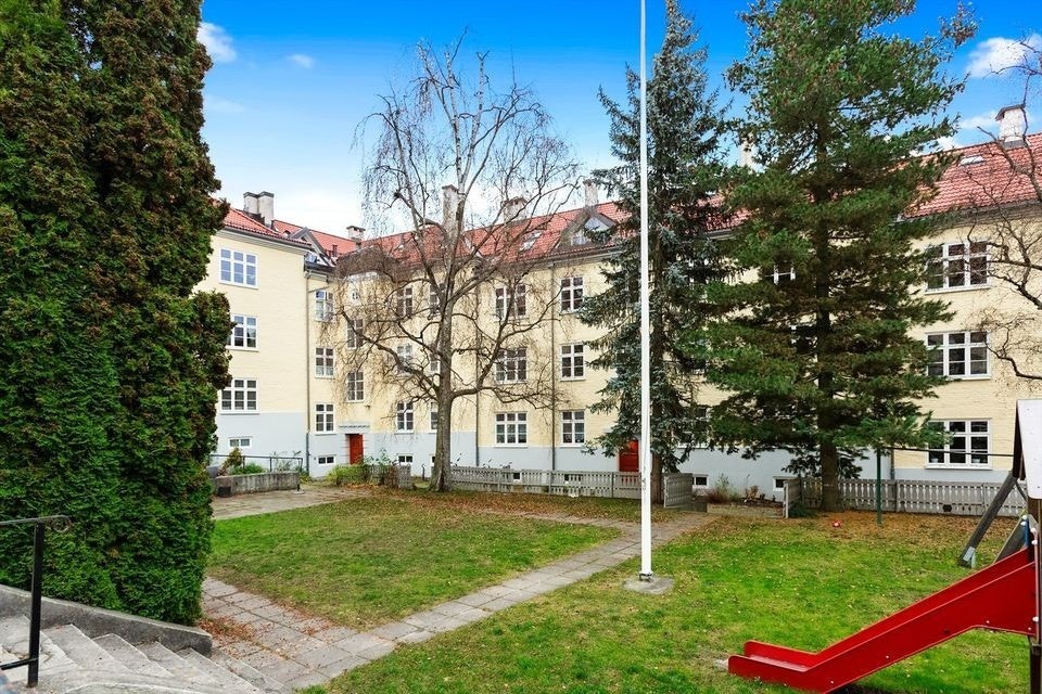 Bakgård Galleribilde