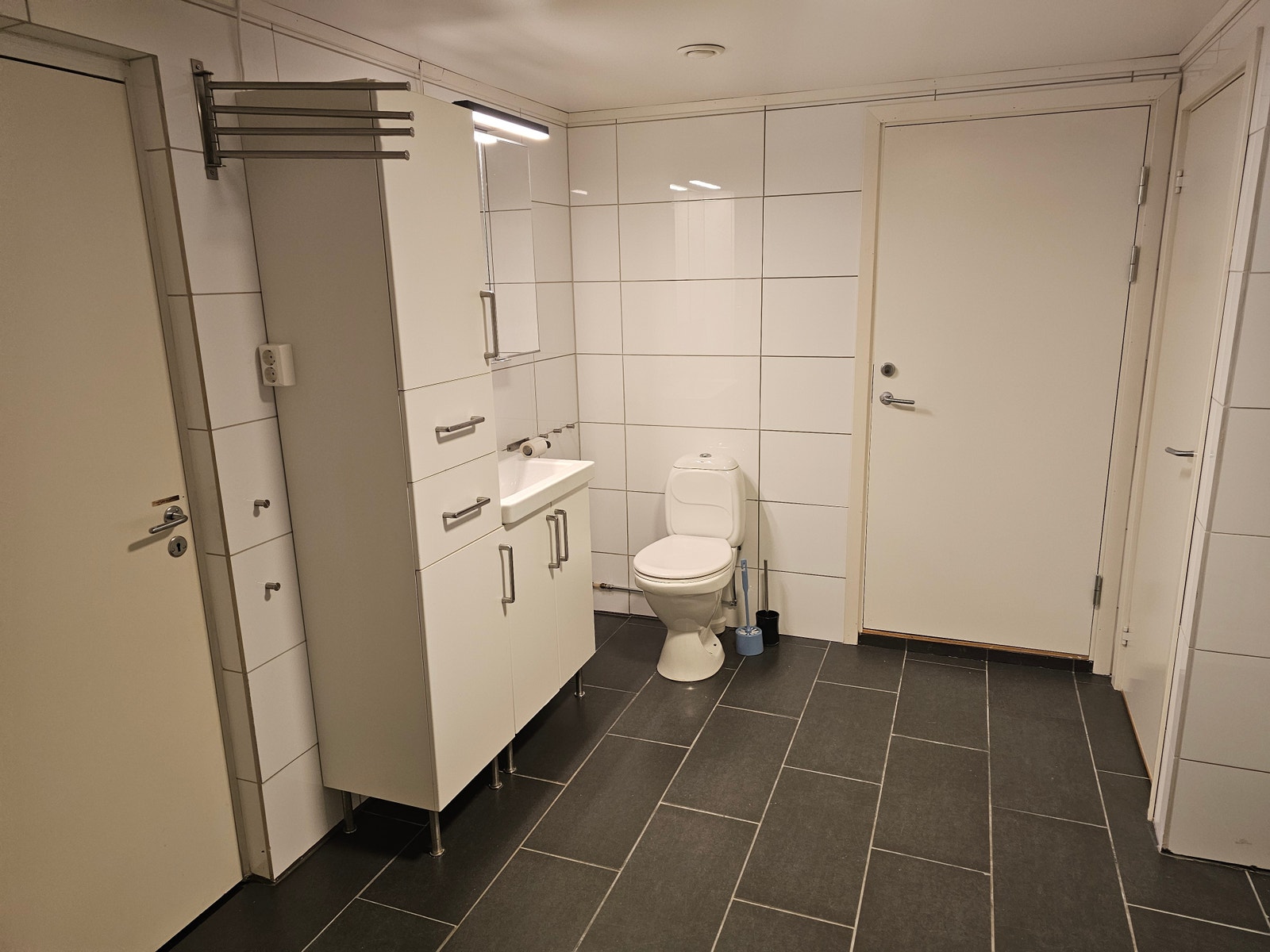 Bad med inngang til bod (enkelte endringer kan forekomme) Galleribilde