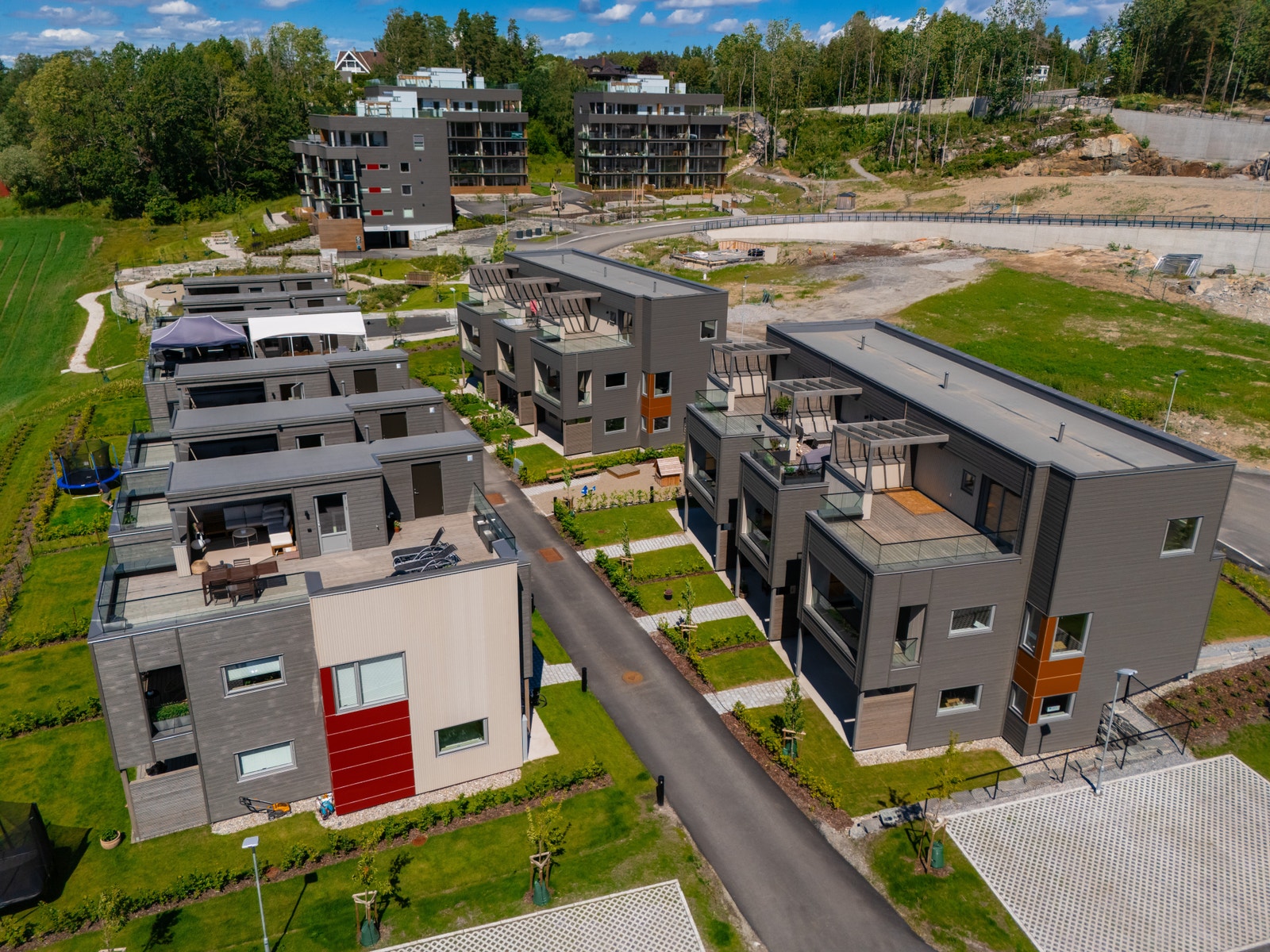 Boligene får egen hage, markterrasse, balkong og terrasse Galleribilde
