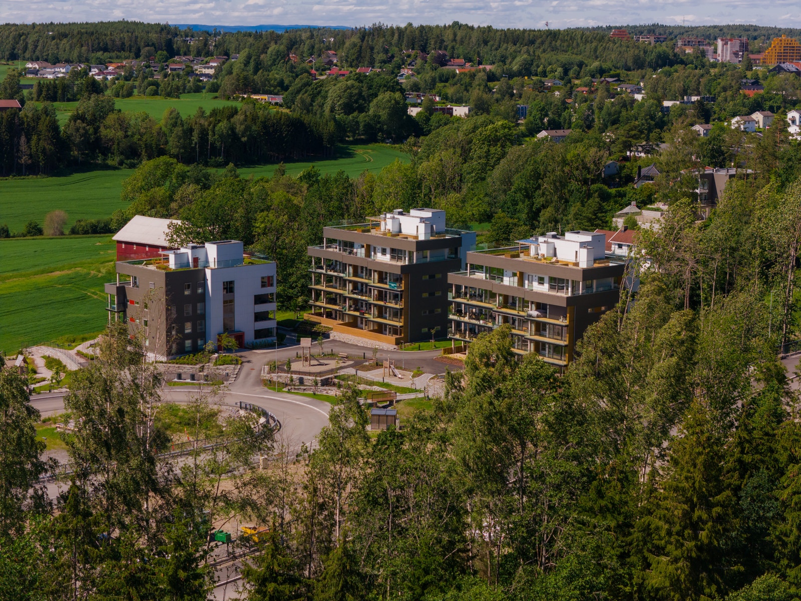 Flott utsyn mot omkringliggende landskap. Galleribilde