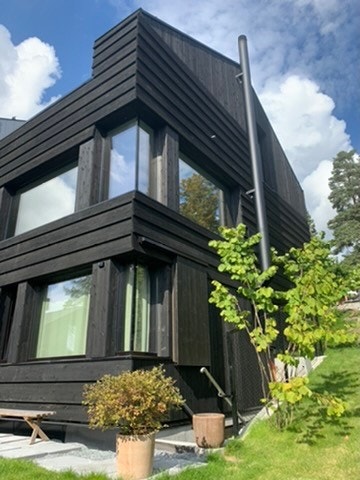 Hybelen er i underetasjen på denne tomanns boligen. Boligen ligger på et koselig rolig tun bestående av 4 hus. Galleribilde