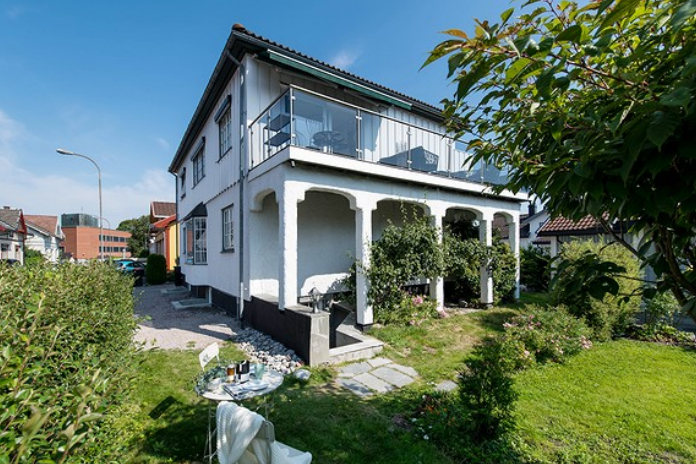 Forside med stor veranda Galleribilde