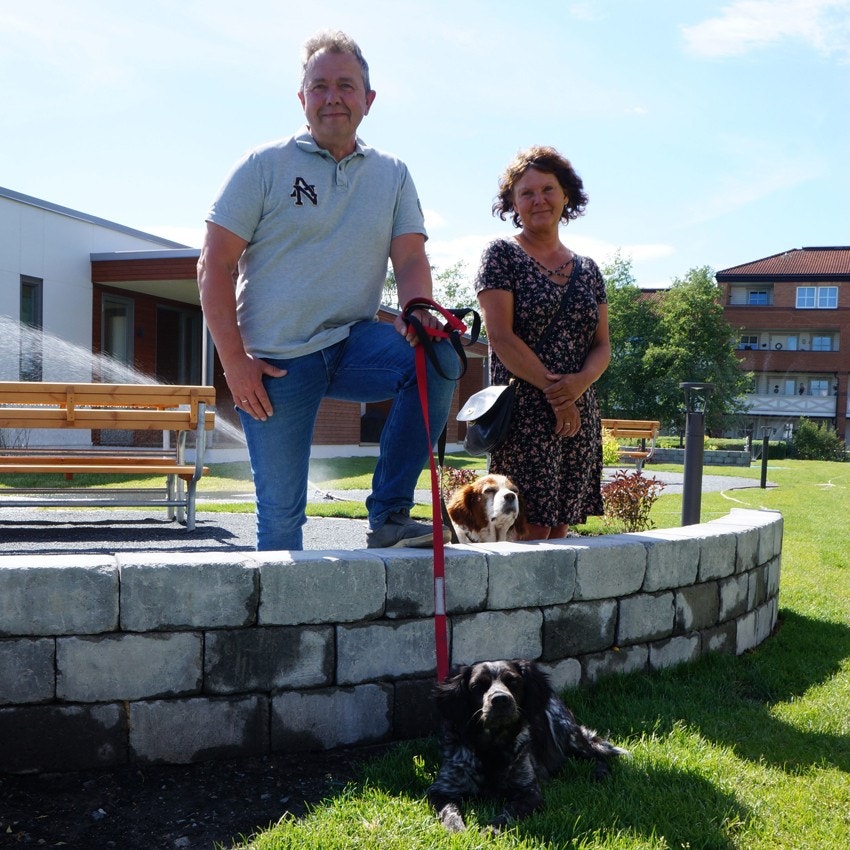 Fornøyde beboere: Tove (62) og Bjørn (65) var en av de første som flyttet inn i Pålsøya Park. Fra stor enebolig i Nybyen, hvor barna hadde flyttet ut, til praktisk og lettstelt toppleilighet hvor de stortrives Galleribilde