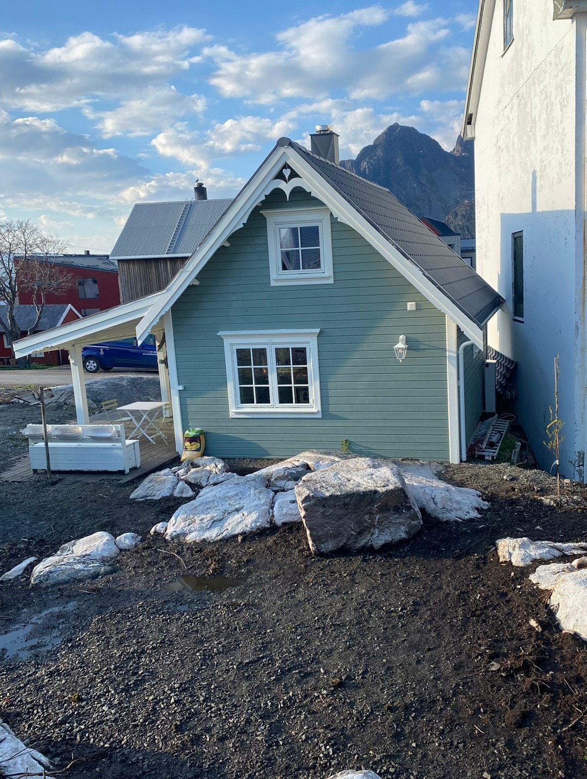 På baksiden lages det uteplass 🥰 Galleribilde