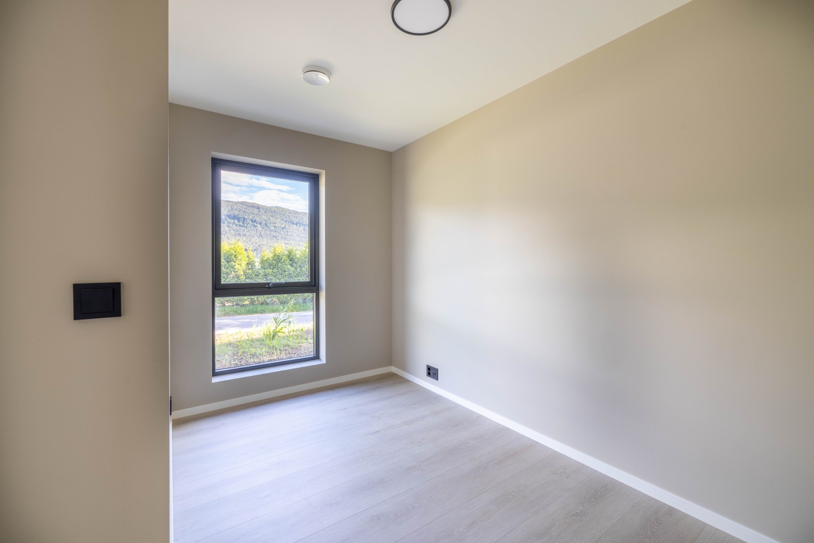 Soverom 2 på 8,3m² i 1. etg. Galleribilde