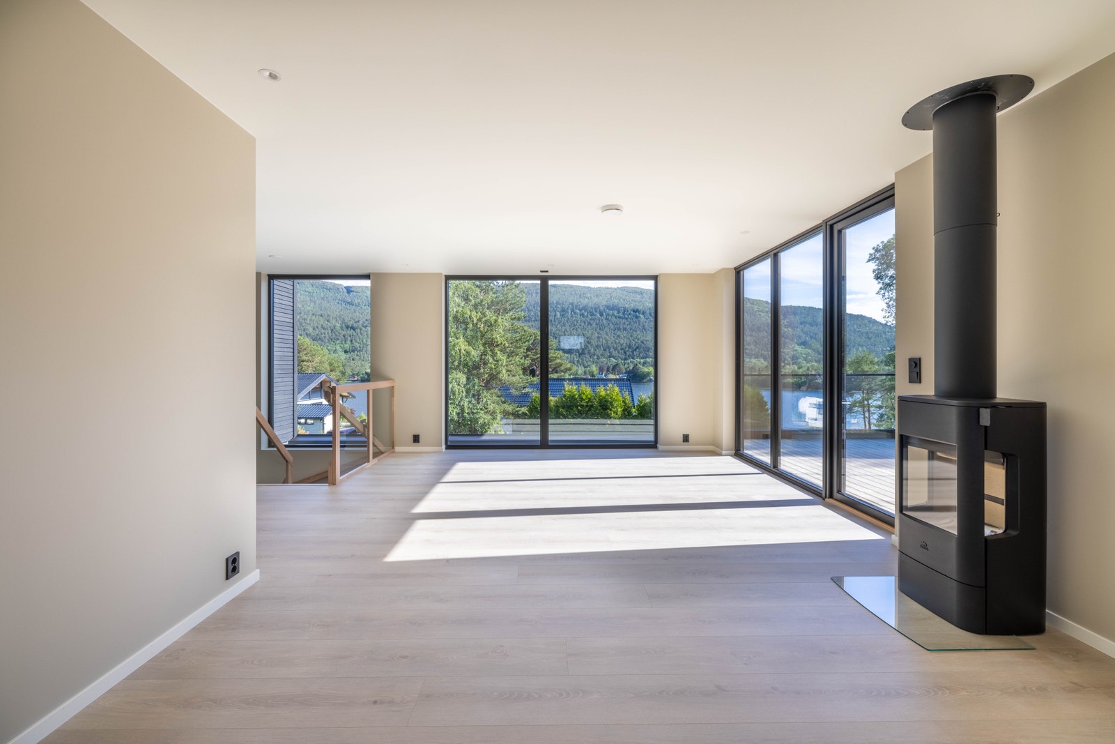 Bustaden er innbydande, og har eit moderne fargeval på overflater. Galleribilde