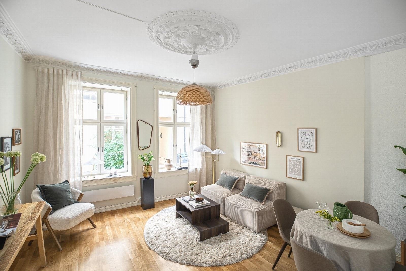 Klassisk 2-roms beliggende meget attraktivt på St. Hanshaugen med en tilbaketrukket og skjermet beliggenhet i indre gårdsrom. Galleribilde