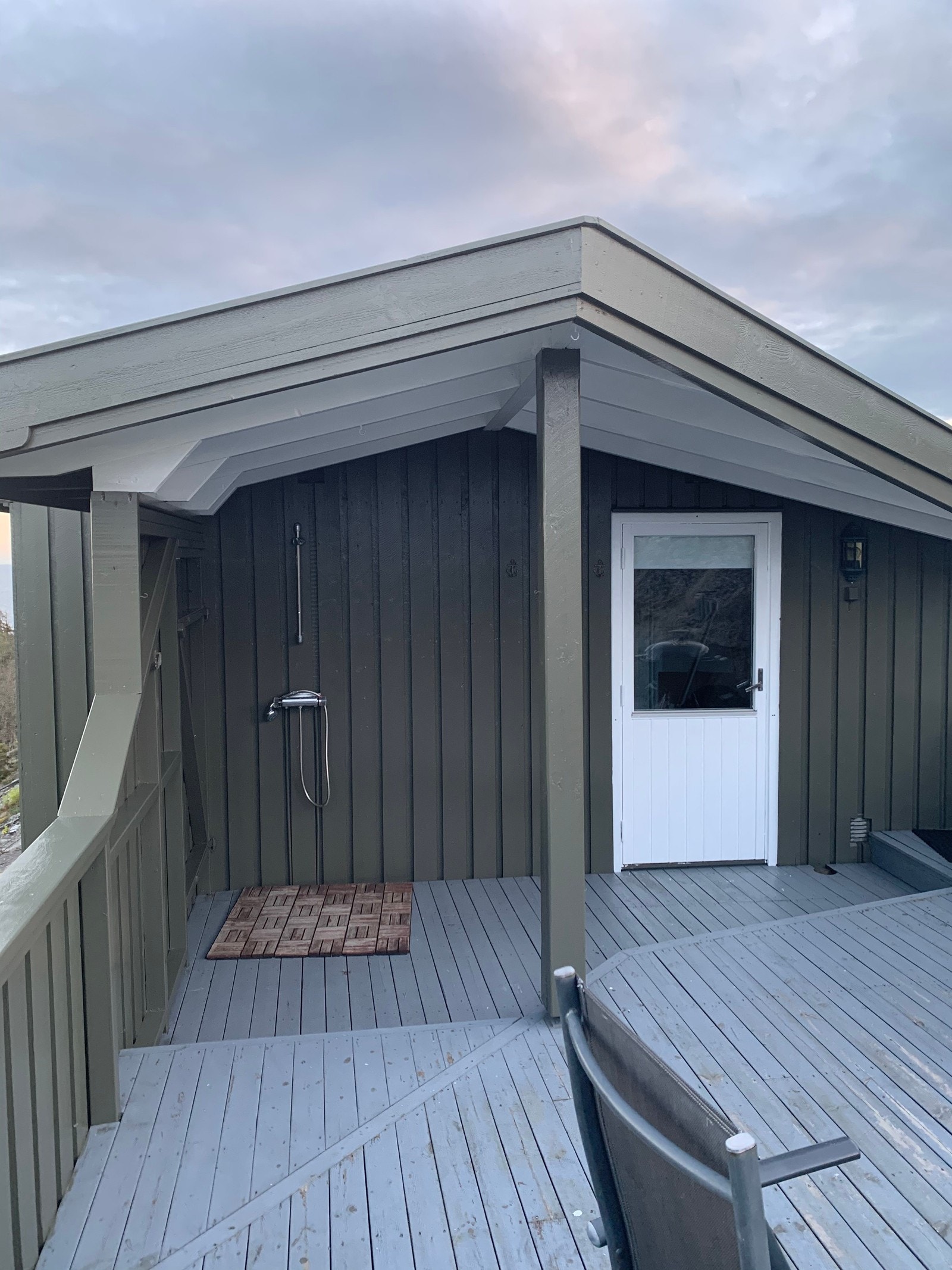 Uteplass med utedusj Galleribilde