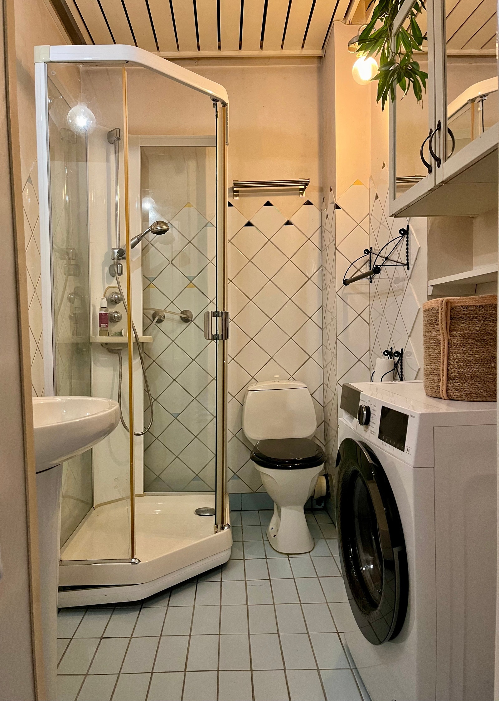 Bad med vaskemaskin Galleribilde