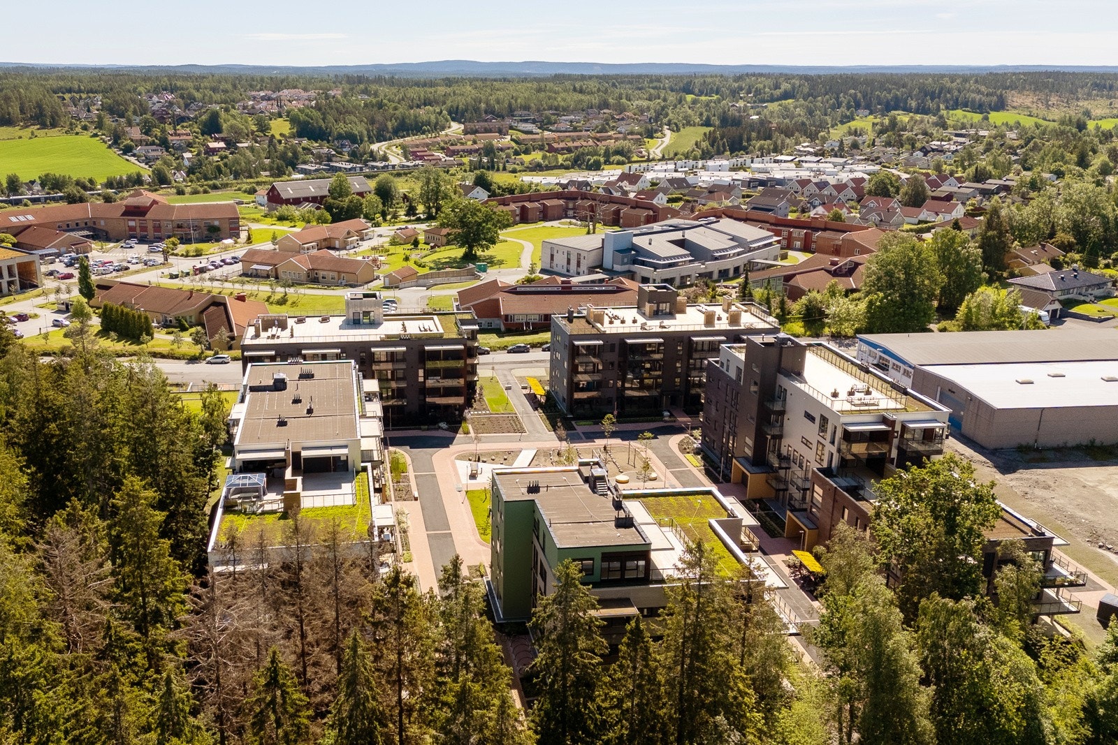 Brekketunet i Ås består av 5 blokker som ligger rundt et grønt tun i midten. Galleribilde