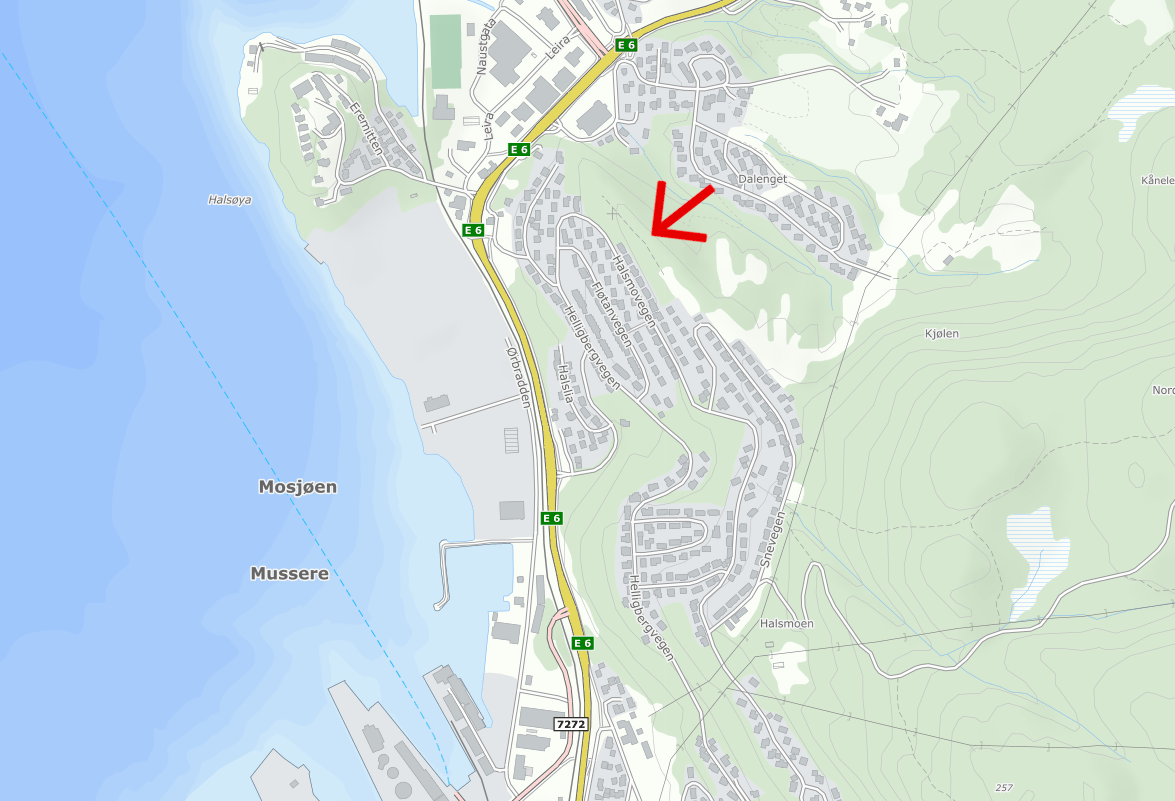 Er du usikker hvor Stiberget er? Her er det! Avkjørsel fra Snevegen i Halsåsen. Ta gjerne turen opp til tomta for å se på utsikten! Galleribilde