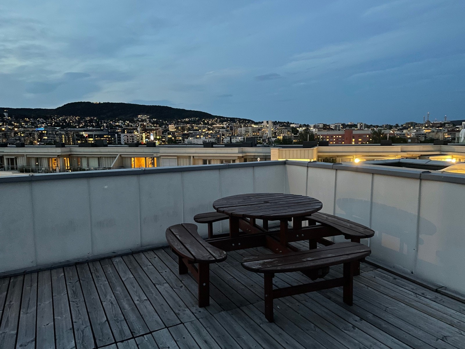 En av to takterasser Galleribilde