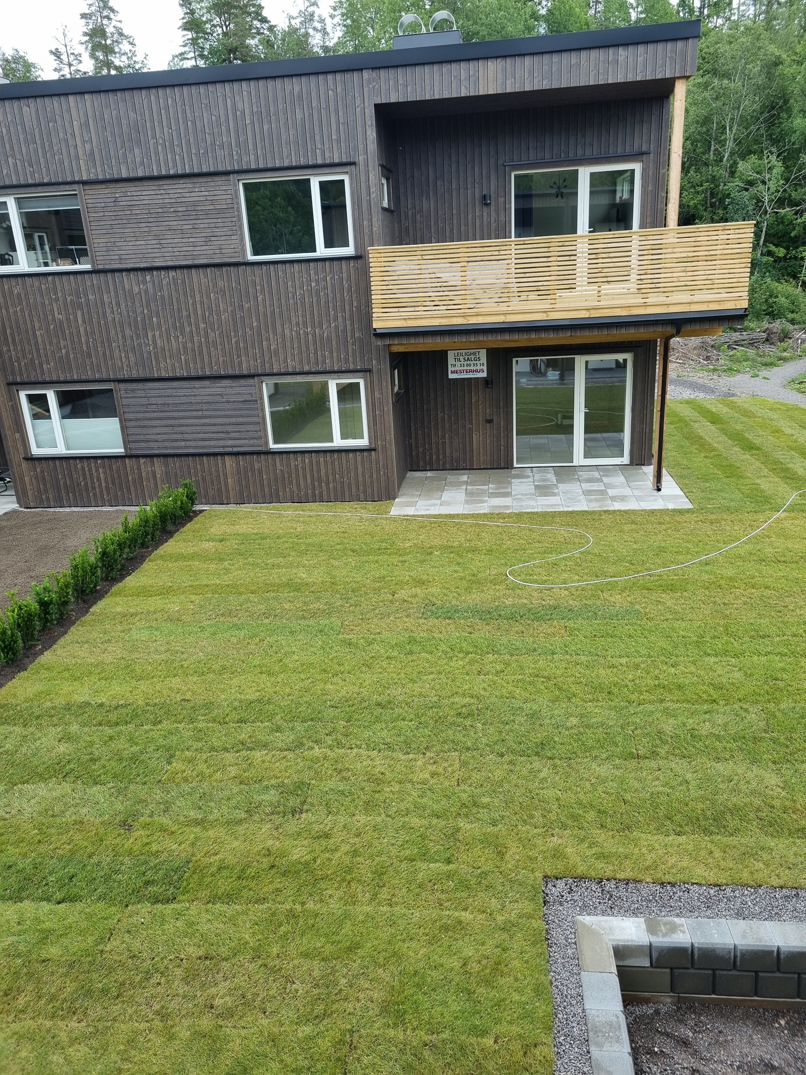 Fasade og uteplass Galleribilde