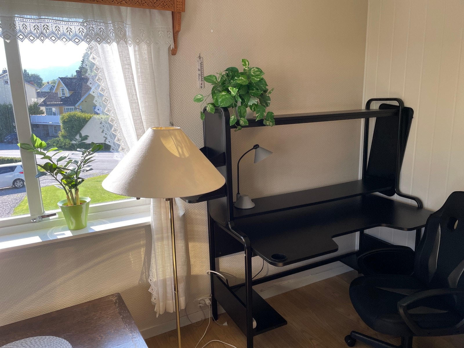 Skrivebord til lite rom Galleribilde
