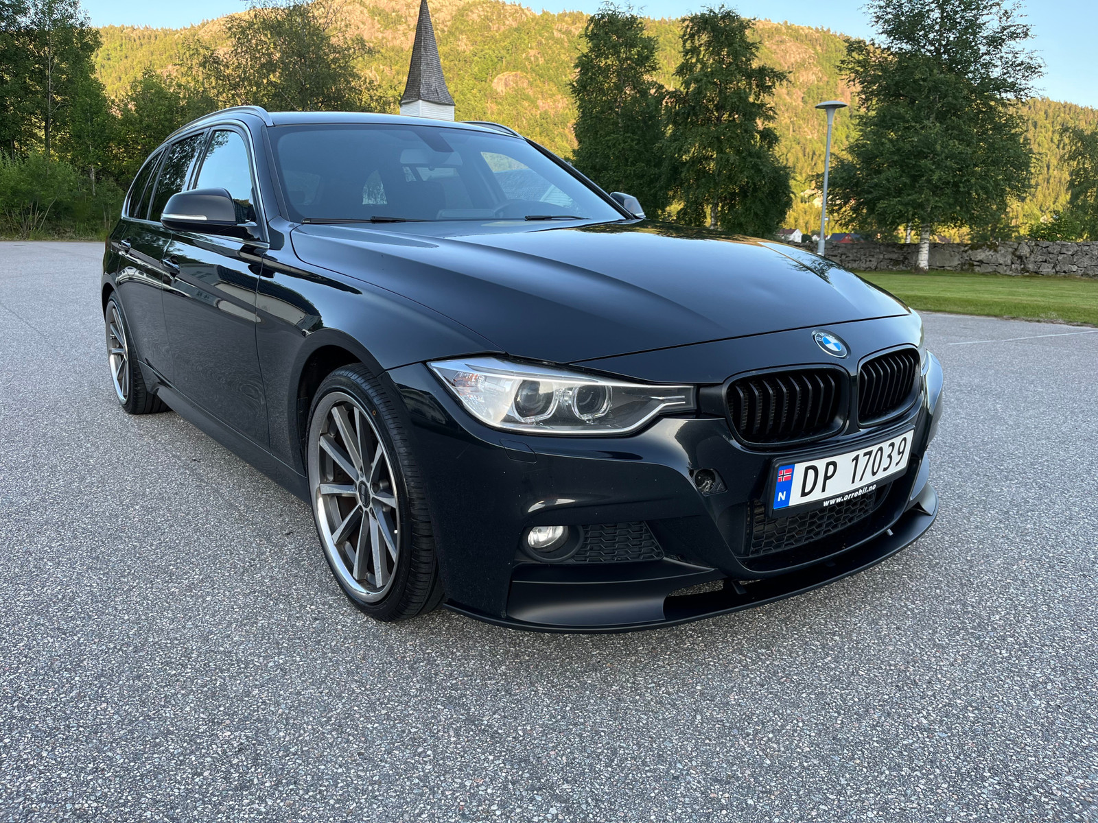 BMW 3-serie 320D/ M-SPORT/ NYOVERHALT MOTOR/ NAVIGASJON/ GARANTI++ 2