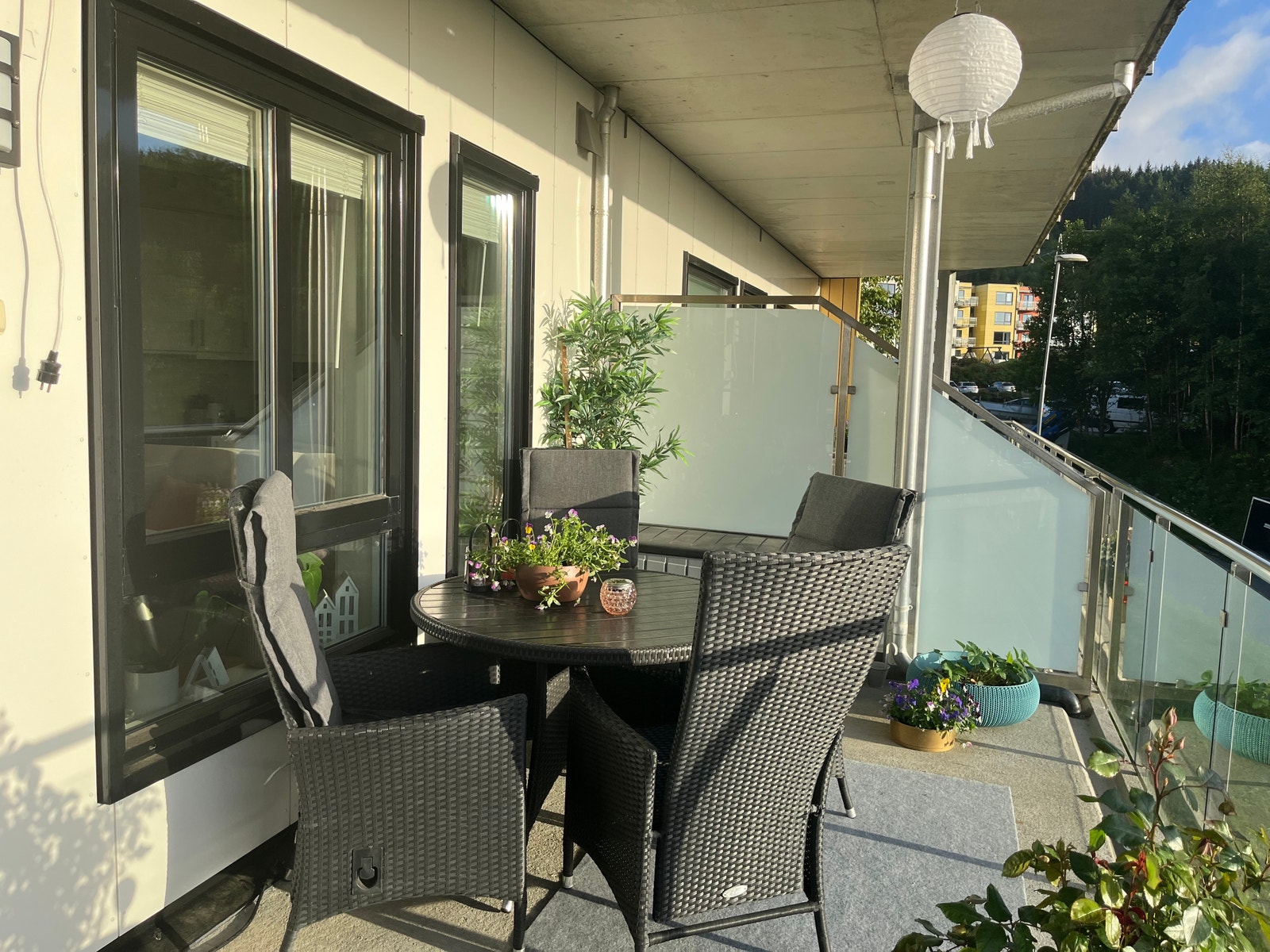 Spiseplass på terassen Galleribilde