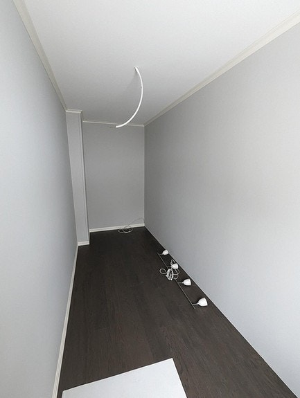 "walk in closet"- mulighet da for klær eller oppbevaring Galleribilde