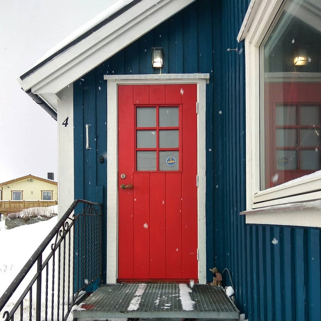 main door of the house Galleribilde