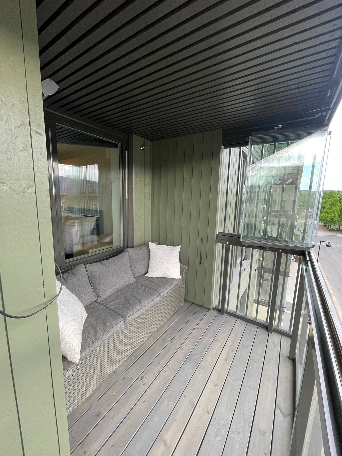 Innglasset balkong Galleribilde