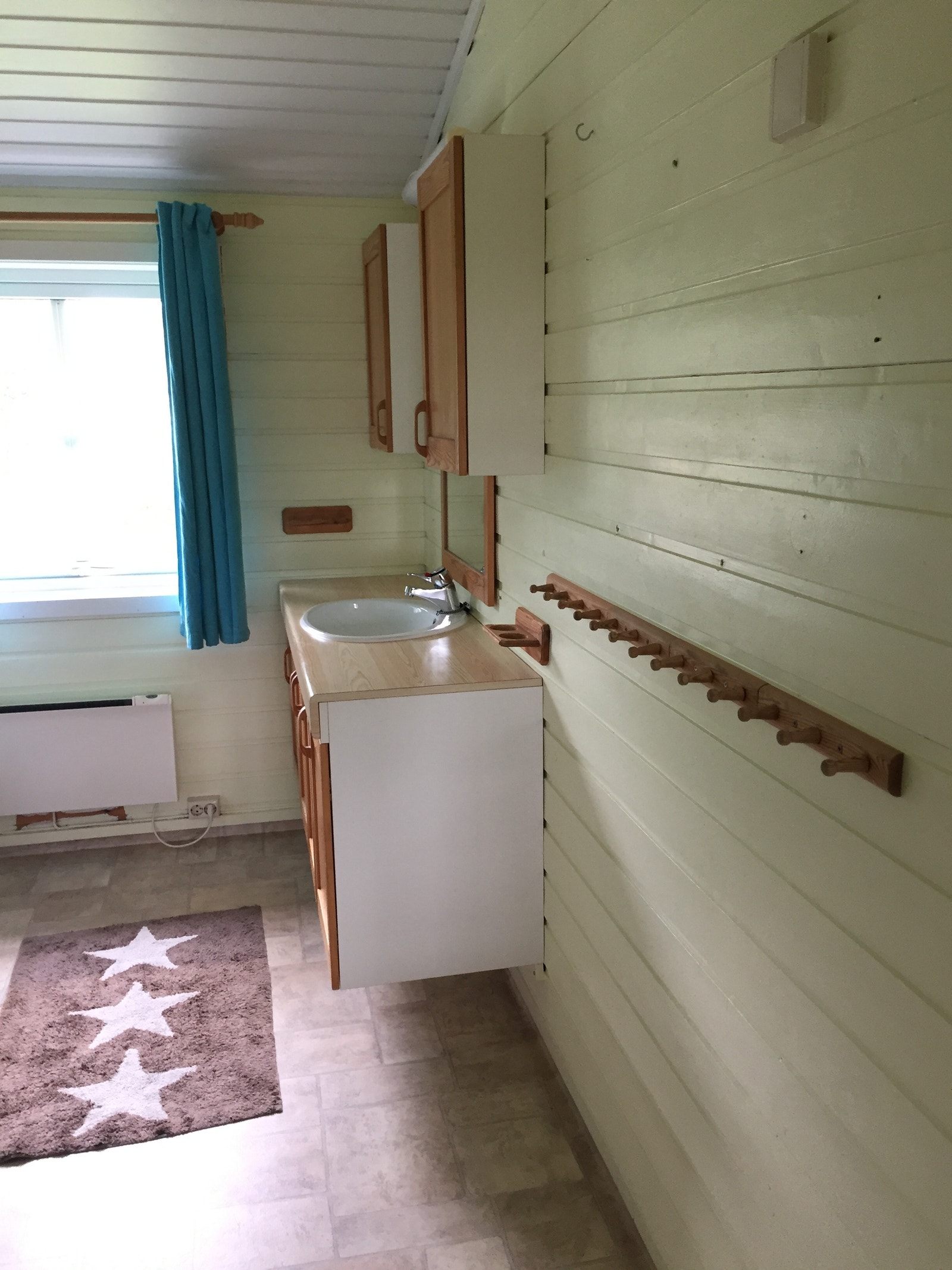 bad med rikelig skapplass Galleribilde