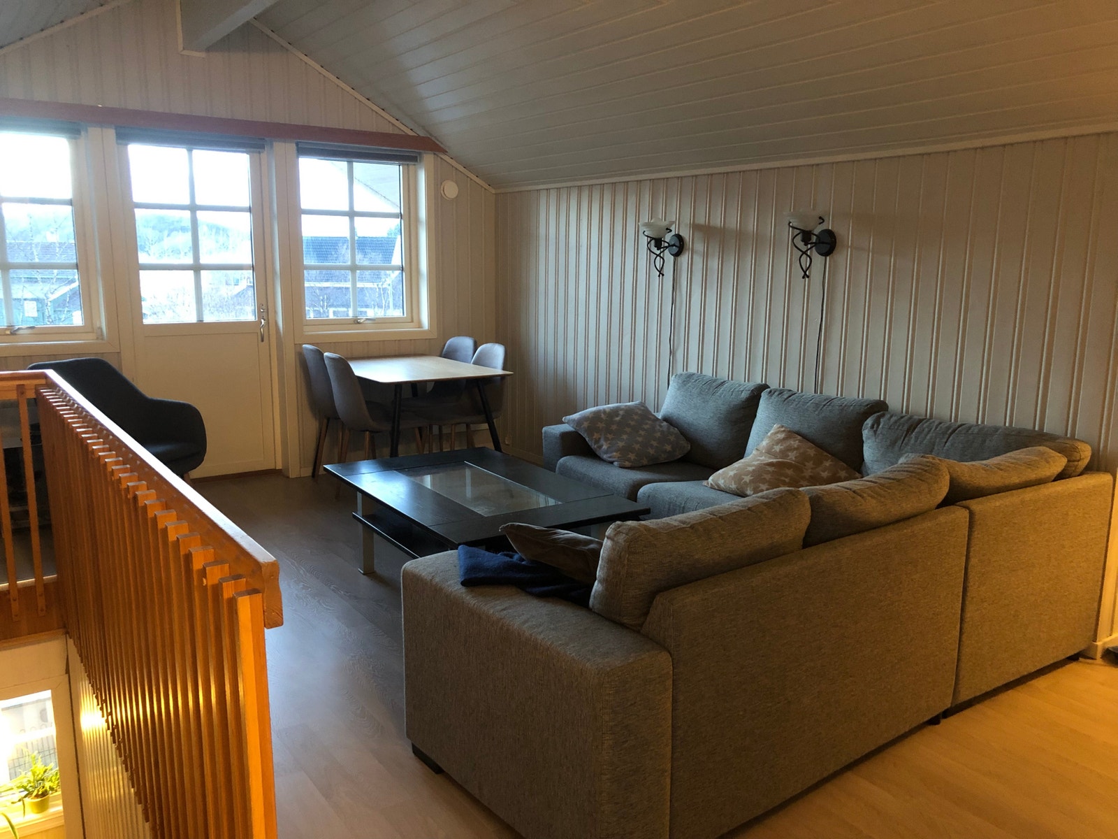 Felles stue med TV hjørne og Altibox Galleribilde