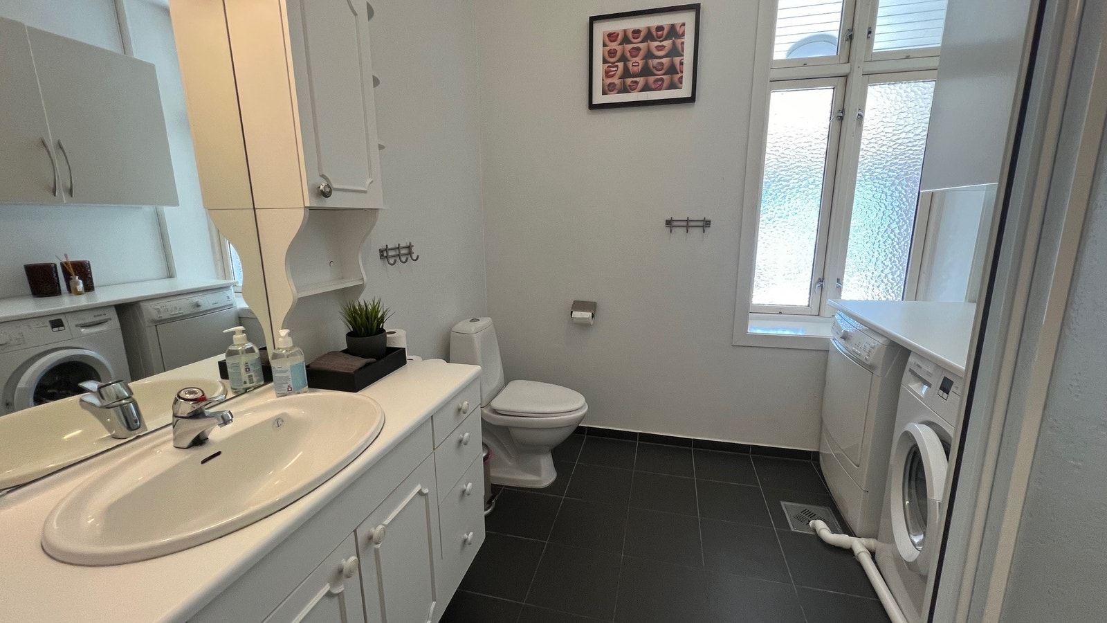 Bad nr. 2 med vindu Galleribilde