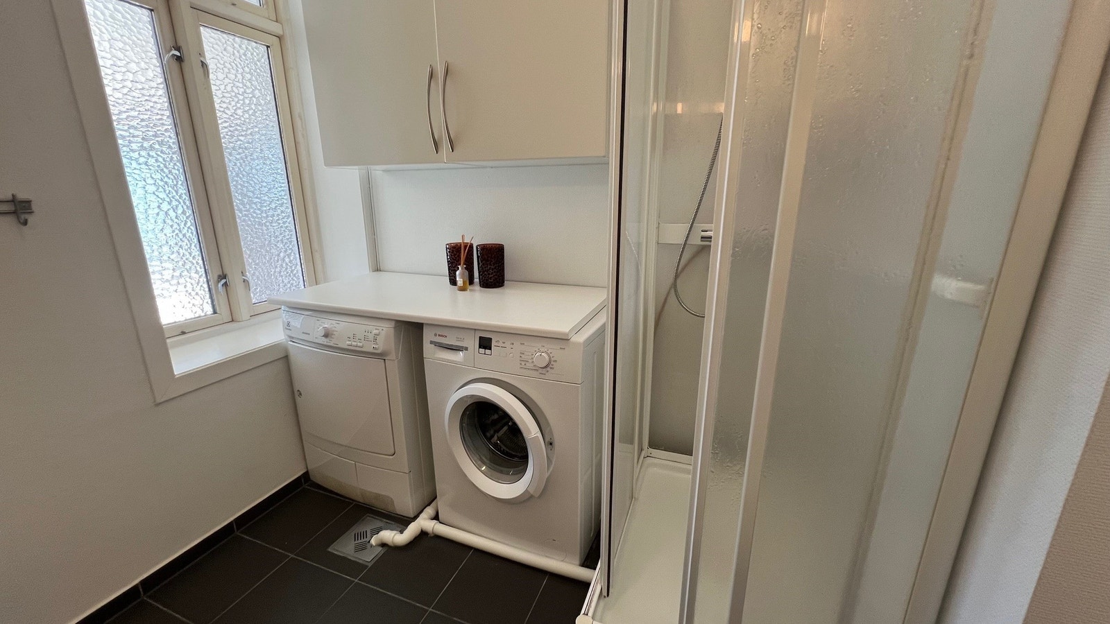 Bad nr 2 med vask og tørk Galleribilde