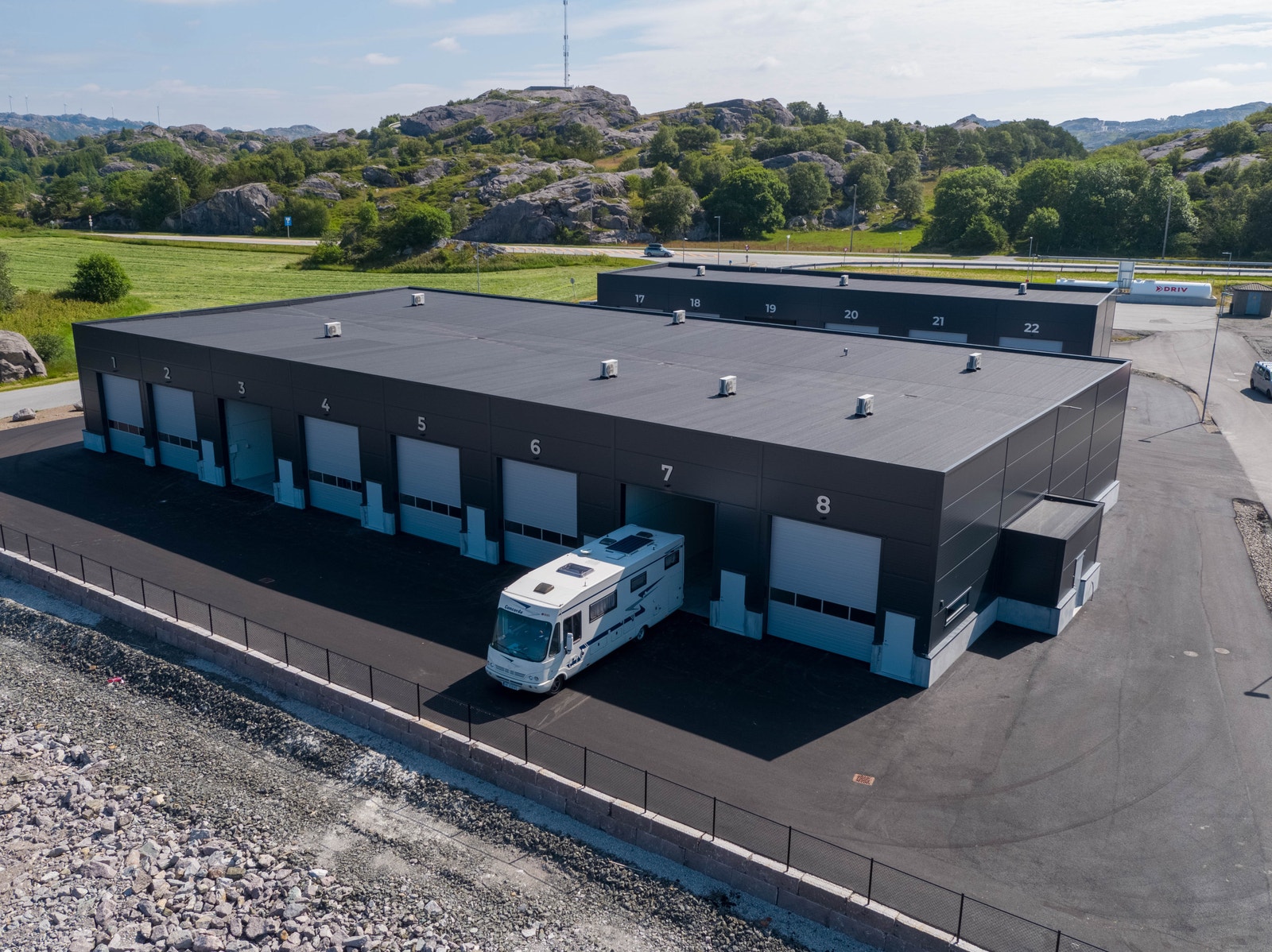 Statusbilder per 25.06.24. 22 lagerseksjoner godt egnet til lager av bobiler, båter, lager til bedrifter m.m. Galleribilde