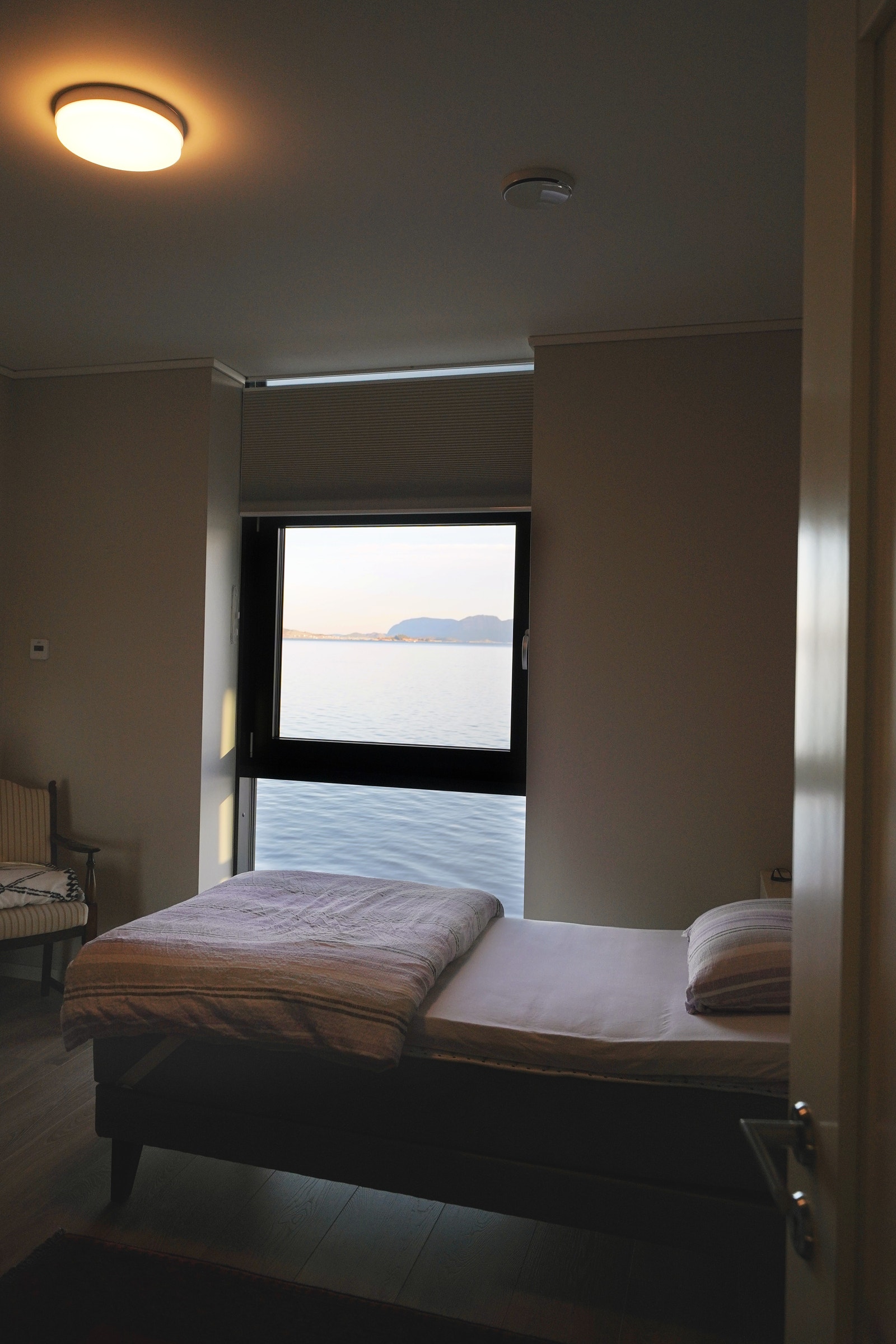 Soverom med sjøutsikt (bildet er fra en solgt leilighet) Galleribilde