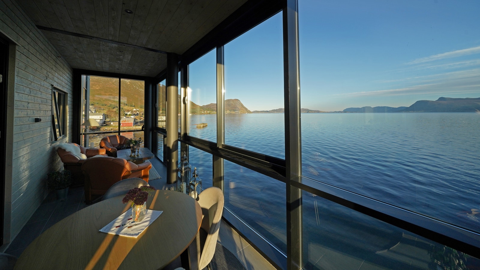 Alle leilighetene har vinterhage med fantastisk sjøutsikt Galleribilde