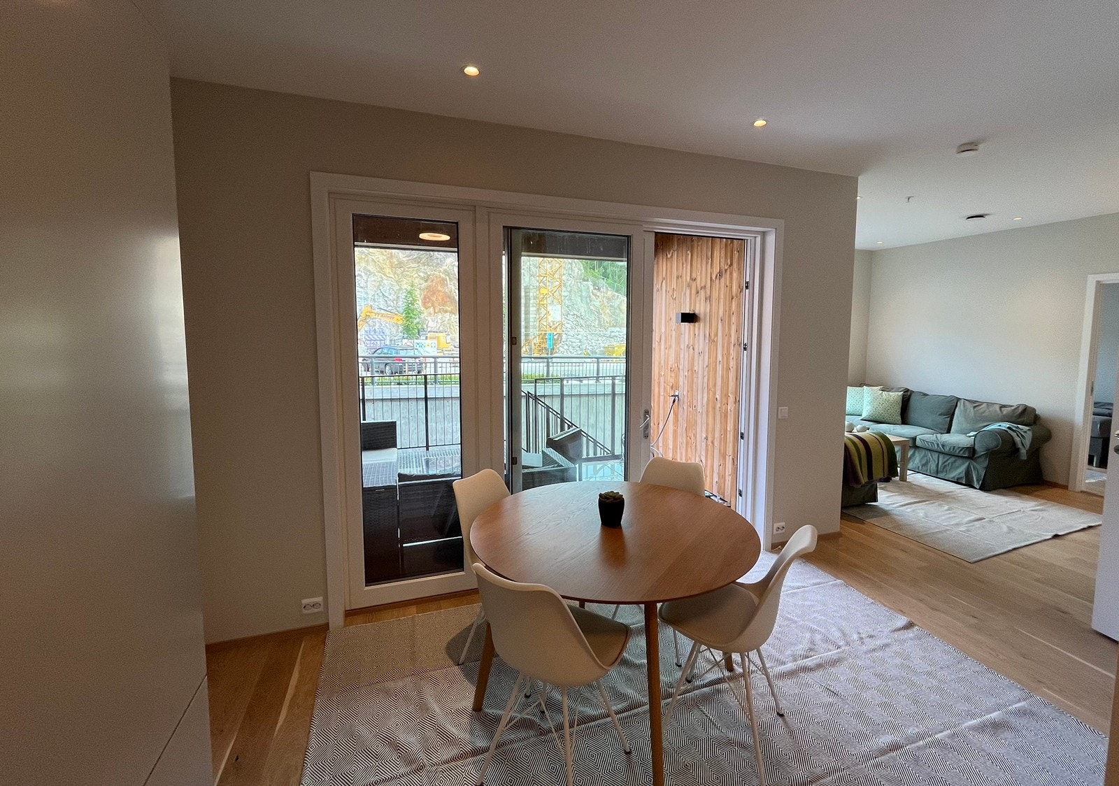 Stue/kjøkken med spiseplass Galleribilde