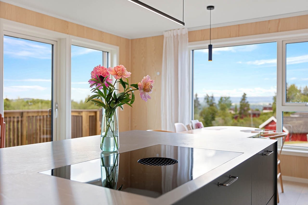 Foto fra kundetilpasset Hus1 - Alle boligene får fin utsikt fra stue og kjøkken Galleribilde