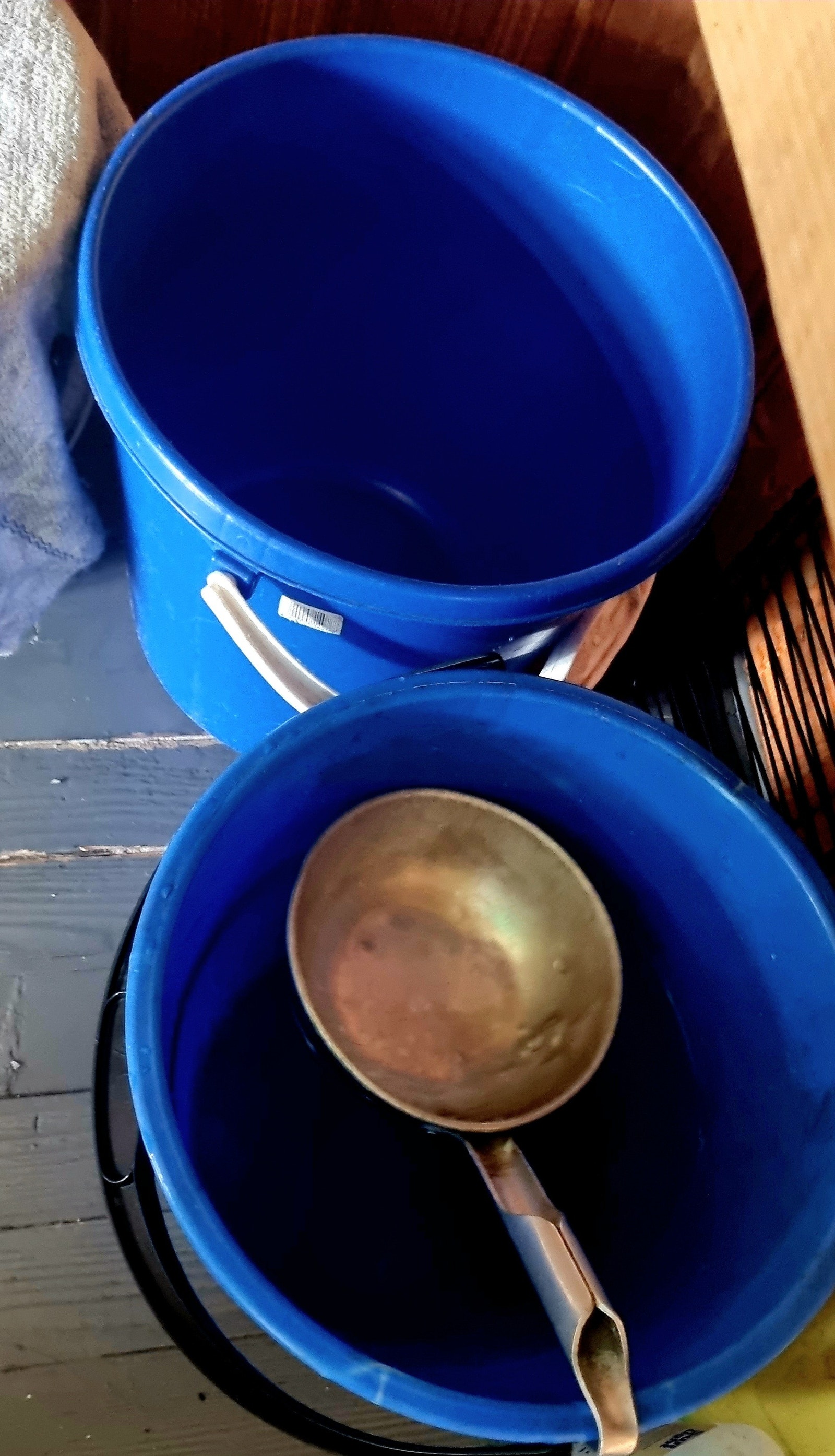 Hente vann i vannpost ute Galleribilde