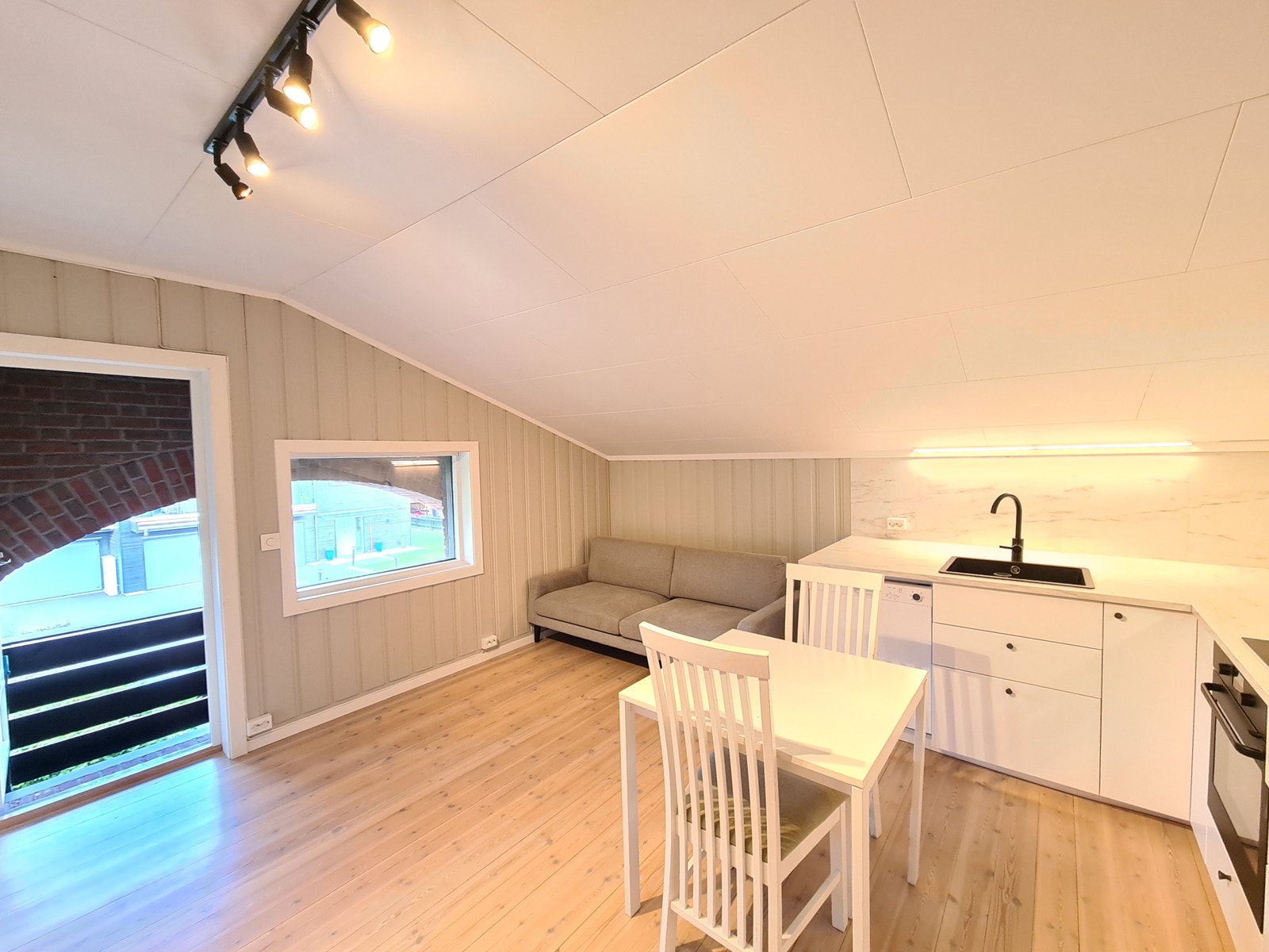 Stue/kjøkken i åpen løsning Galleribilde