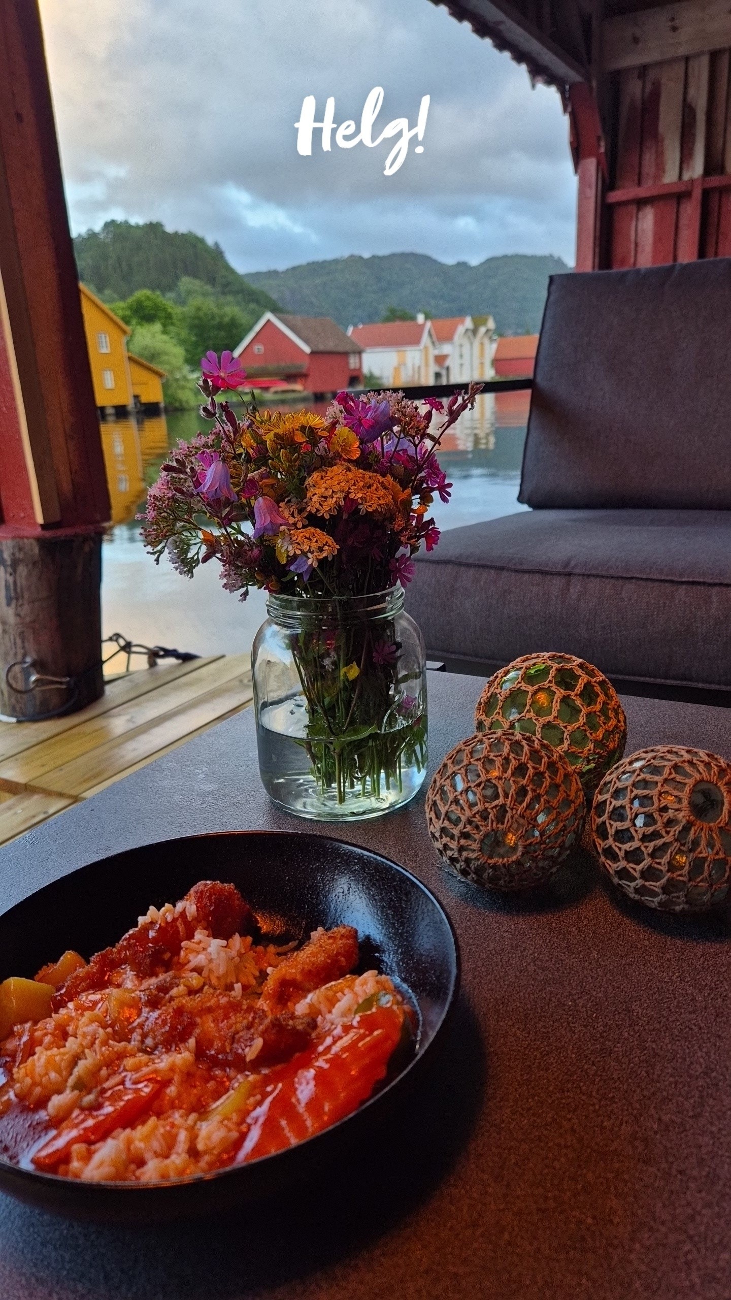 Nyt dagene på den unike uteplassen. På kveldene sørger terrassevarmer for at dere kan sitte ute å nyte utsikten uten å fryse Galleribilde