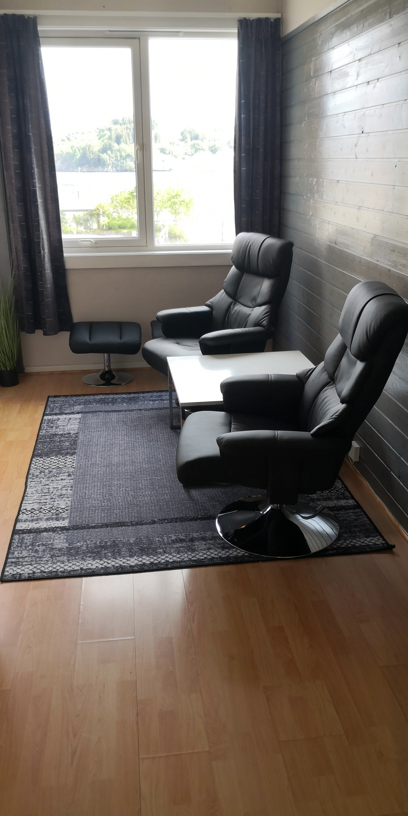 Hybel 1, UTLEID Galleribilde