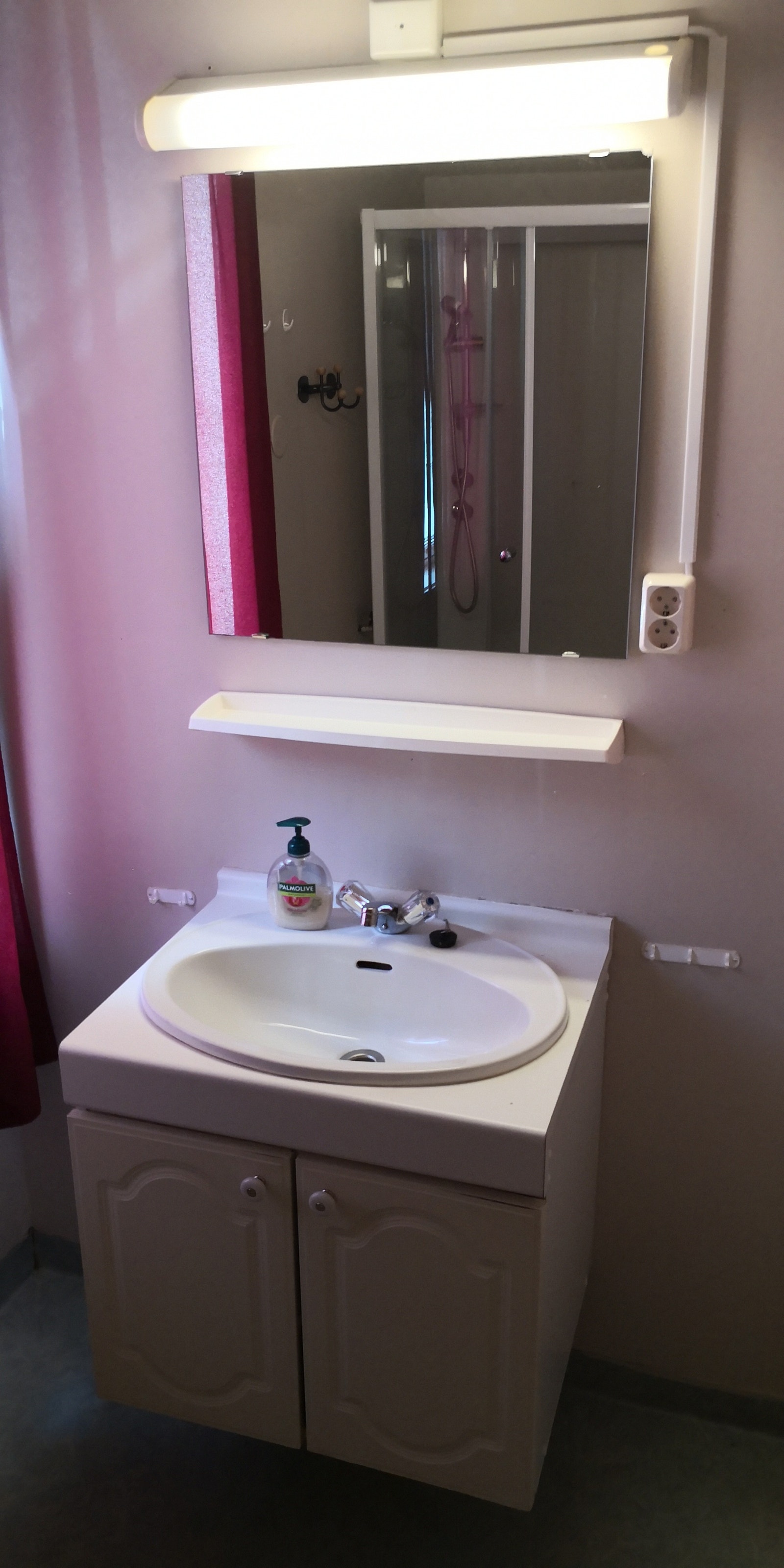 Felles bad med dusj Galleribilde