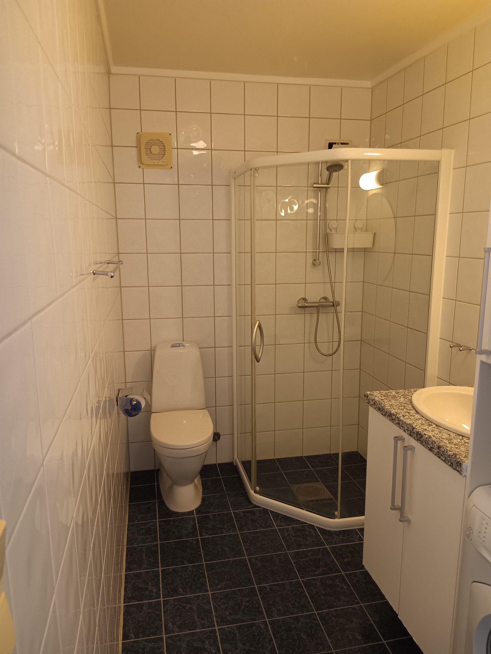Fliselagte bad med varmekabler. Galleribilde