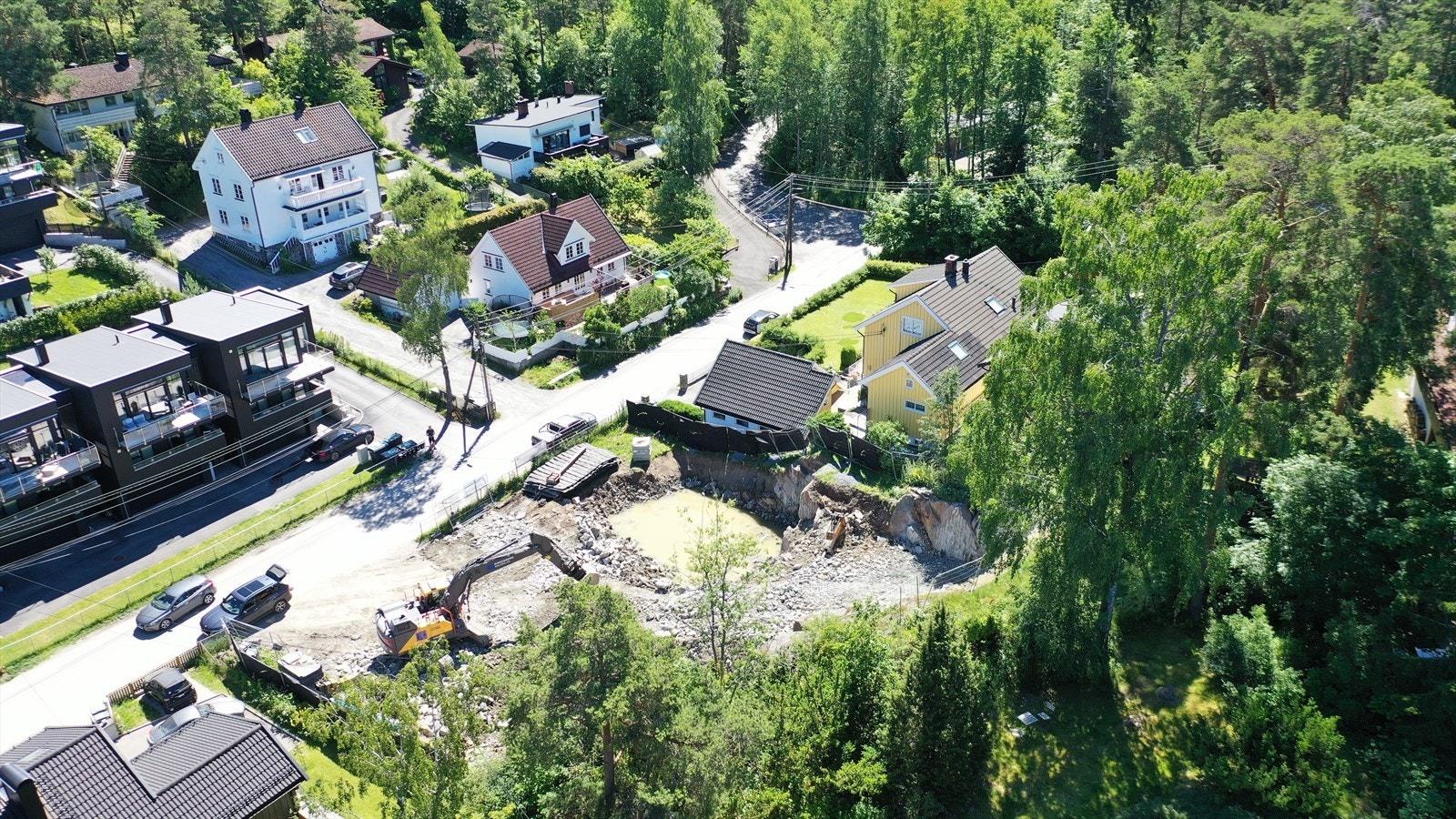 Byggegropen gjøres klar for støp av kjeller. Galleribilde
