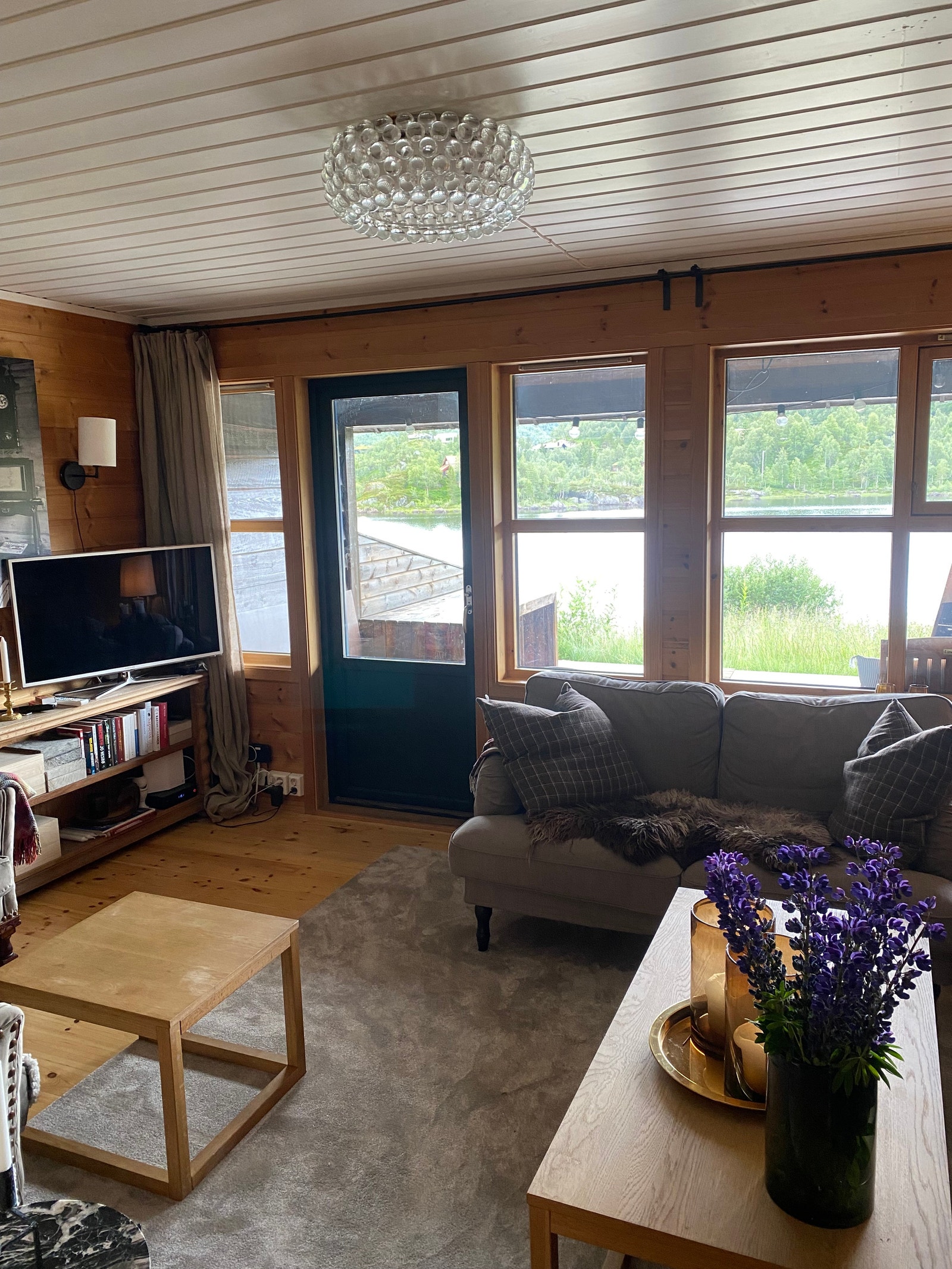 Stue med utsikt over Sinnesvannet Galleribilde