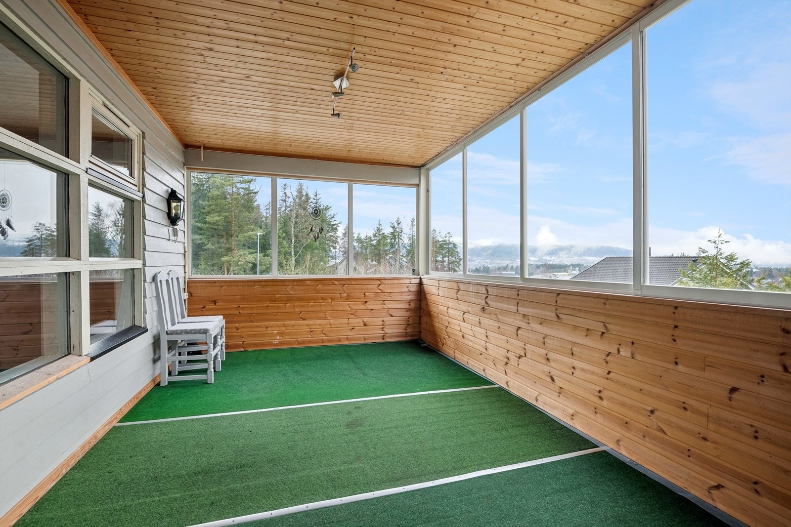 Det er utgang til en hyggelig vinterhage Galleribilde