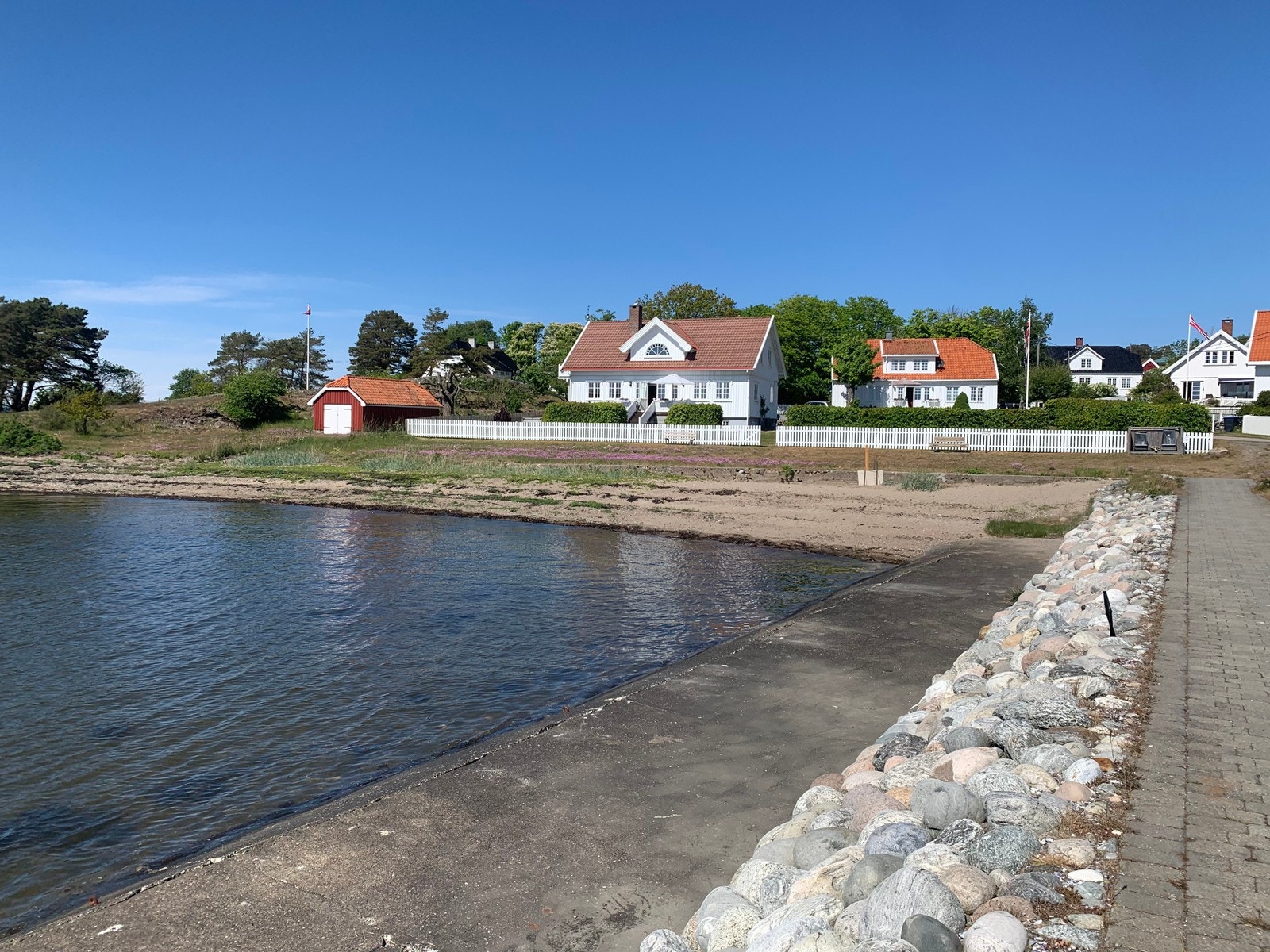 Fin, barnevennlig sandstrand Galleribilde