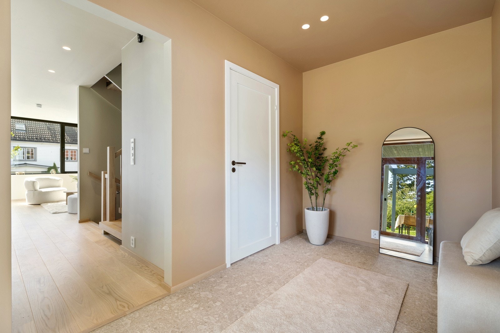 I tilknytning til entréen er det et praktisk separat toalettrom. Galleribilde