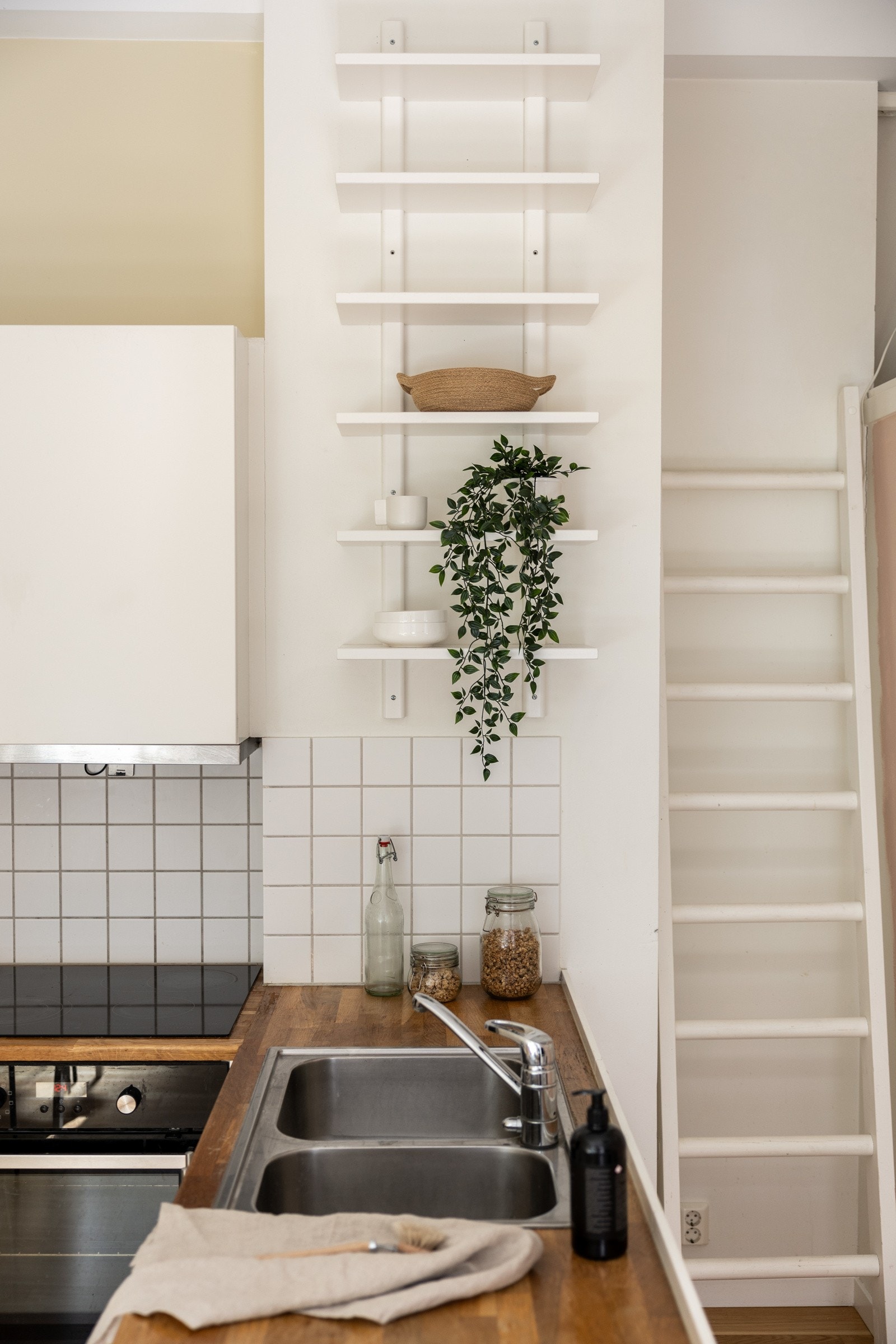Takhøyden kan utnyttes til ekstra skap-plass Galleribilde