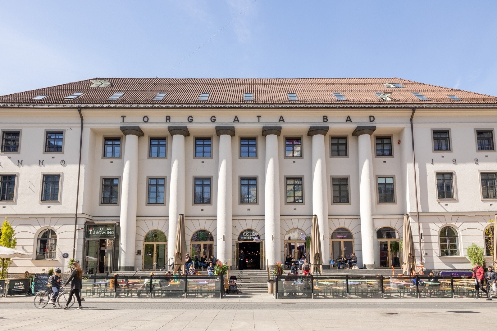 Populære Youngstorget med godt av kulturelle tilbud, konserter, serveringssteder og folkeliv Galleribilde